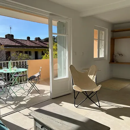 Les Palmiers A St Clair Apartment *