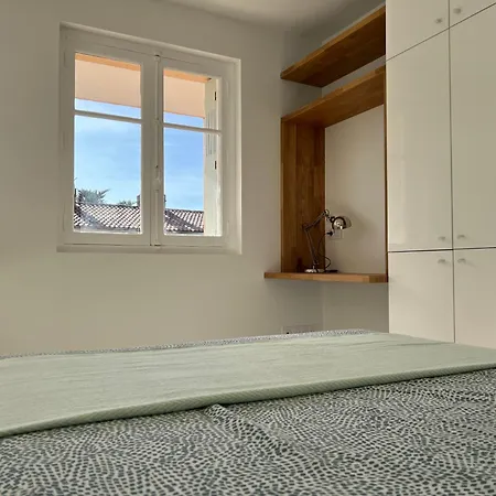 Les Palmiers A St Clair Apartment *